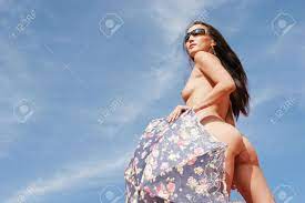 Hermosa Mujer Desnuda Asiático En Gafas De Sol Fotos, retratos, imágenes y  fotografía de archivo libres de derecho. Image 3541496