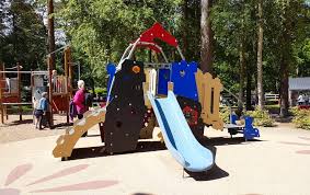 Hembygdsparken i Ängelholm – lekplats-drömmen för småbarnsfamiljen -