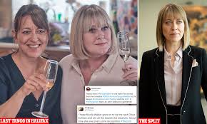 Nicola walker plays dci cassie stewart credit: Fans Praise Nicola Walker As She Stars In The Split And Last Tango In Halifax At The Same Time Daily Mail Online