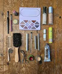 how to create a capsule makeup kit