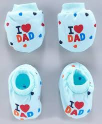In winter or on cold days, warm mittens, along with hats and booties, can keep baby snug while out. Cuteably Baby Mittens Booties Set I Love Dad Mom Print 0 12 Months Buy Baby Care Combo In India Flipkart Com