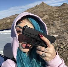 Explore and share the best girls with guns gifs and most popular animated gifs here on giphy. G U N S