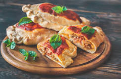 Whats the difference between calzone and pizza?