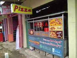 Dibutuhkan segera karyawan toko yang rajin, jujur dcr wnt u jaga counter & supervisor msk jam 5.30 pg sd jam 9. Lowongan Kerja Penjaga Stan Pizza Atmago