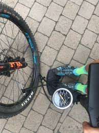 Back in the day of tubes, we had to run 30 psi or higher in our mountain bike tires. The Ultimate Guide To Mountain Bike Tire Pressure Sonya Looney
