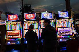 Casino tracks down tourist who walked away from winning slot machine jackpot