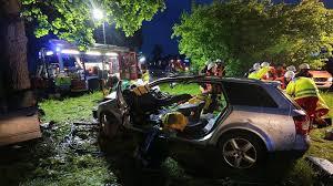 Der unfall passierte am montagnachmittag in flums rund 60 kilometer südlich des bodensees. Unfall In Leverkusen Opladen Auf Der Fixheider Strasse