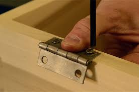 install hinges on a dovetail box