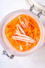 traditional vietnamese pickled carrots