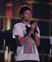 Louis Tomlinsons Debut Single Soars To No 1 Of The Uk