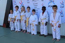 bottle cream Grasp عائلة توجيه عقل خليط نظرة عامة جرح liste des ceintures noires de judo -  omshakthilinks.com