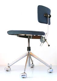 Key features to look for are adjustability, breathability, and quick assembly. Kevi Adjustable Retro Office Chair Bdf