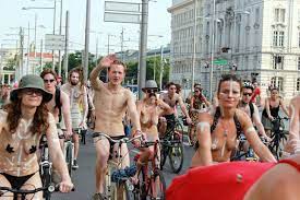 Naked Bike Ride: Nackt-Corso durch Wien - Fahrrad - derStandard.at ›  Lifestyle