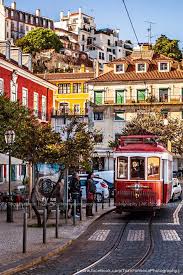 Veja mais ideias sobre lisboa, portugal, lisboa portugal. Largo Das Portas Do Sol Alfama Lisboa Lissabon Portugal Lissabon Lissabon Reise