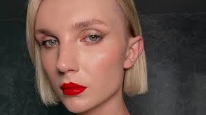 the bow lips makeup trend harkens back