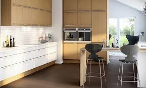 White 720mm x 500mm x 290mm flat pack wall cabinet. Modern Oak Kitchen Designs Trendy Wood Finish In The Kitchen