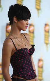 While you have to be blessed with the right hair follicles to grow such a full beard, this style is great if you're trying to age up a baby face. Short Hair Rihanna Short Hair Rihanna Hairstyles Rihanna Haircut