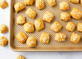 easy homemade pretzel bites recipe i