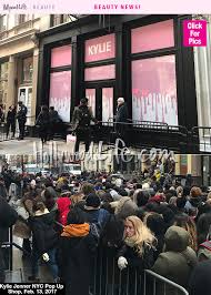 see fans mob her nyc kylie cosmetics