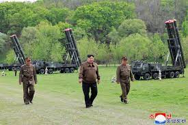 https://www.nbcnews.com/news/world/north-korea-kim-jong-un-leads-rocket-drills-simulate-nuclear-rcna148908 gambar png