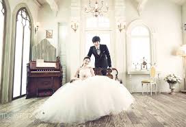 A timeless indoor pre wedding shoot with a modern flair. Tips To Have Korean Style Pre Wedding Photos Weddingku Com