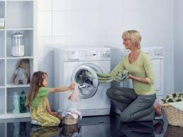Cách làm sạch máy sấy quần áo cửa ngang tại nhà đơn giản, dễ làm nhất