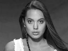 Анджелина Джоли в детстве страдала от анорексии и причиняла себе боль -  KP.RU