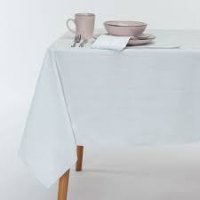 table runners and placemats at linen