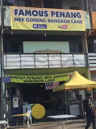 Fritøren, pakkeren, serveren og the boss. Famous Penang Mee Goreng Bangkok Shauiya Curry House Facebook