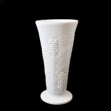 A Complete Guide To Milk Glass History