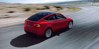 The model y looks similar to the model 3 sedan but has a taller greenhouse, some plastic cladding around its wheel arches, and an. Bestatigt Erste Tesla Model Y In Europa Angekommen Electrive Net