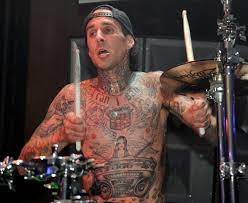 It's been seven years since blink 182 drummer travis barker survived a plane crash that left four people dead. Blink 182 Drummer Travis Barker Repairs Tattoos He Lost In Plane Crash Audio