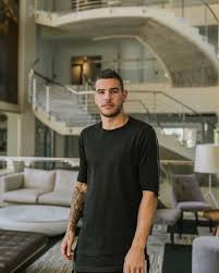 Born 14 february 1996) is a french professional footballer who plays as a left back or centre back for bundesliga club bayern munich and the france national team. Theo Hernandez