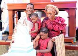 He was married to temiloluwa and blessed with children. Diy53ws L5bi8m