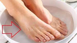Di dalam ilmu kesehatan, teknik merendam kaki di larutan air garam hangat disebut dengan hidroterapi. 5 Manfaat Rendam Kaki Dengan Air Hangat Health Liputan6 Com