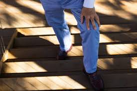 knee pain when walking up the stairs