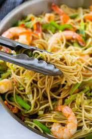 Add cooked noodles, soya sauce, hoisin sauce, rice vinegar and broth. Shrimp Chow Mein One Pot Meal Dinner At The Zoo