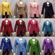 Sangat penting untuk tahu bahan kain yang akan kita beli untuk membuat baju atau membeli baju online shop, apalagi jika baju tersebut modelnya gamis (long dress), banyak dari kita ibu ibu yang kecewa ketika membeli baju online shop, terkadang foto, deskripsi. 36 Ide Kebaya Jumputan Pakaian Model Pakaian Batik