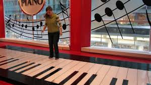 big fao schwarz floor piano video