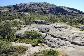 Om bij weg te dromen: Der Weg Zum Preikestolen In Norwegen Ist Steil Und Fuhrt Uber Felsen Aufwarts Landschaftsfotos Eu
