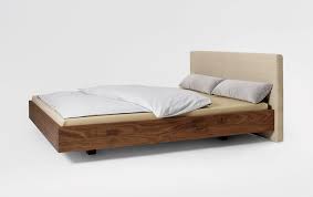 Floating Bed Simple Zeitraum