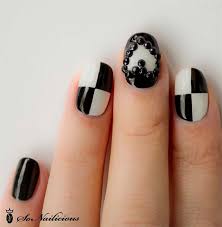 Dots looks like an ordinary fountain pen, a rod of each ends with the round. 25 Beautiful Black And White Nail Art Designs With Pictures Free Premium Templates