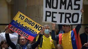 El presidente Gustavo Petro enfrenta la primera marcha contra sus reformas | EL PAÍS América Colombia