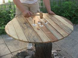 construire une table de jardin en bois