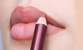 apply lipstick perfectly