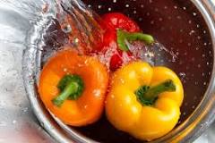 Can you freeze peppers whole with seeds?