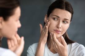 التوتر يهدد البشرة بالشيخوخة المبكرة! تعرّفي على تأثير القلق في تغيير ملامح  الوجه وزيادة مشاكل الجلد | عربي بوست
