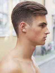Der undercut ist und bleibt eine beliebte trendfrisur bei männern. Wie Haare Stylen Mit Undercut Mit Ubergang Frisur Haarstyling