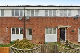 3 bed end terrace house in