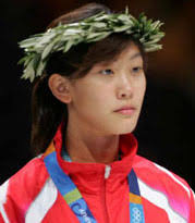 Chinese fencer Tan Xue ended China&#39;s 12-year Olympic medal drought when she collected a silver medal at the Athens Olympic Games Tuesday evening. - xin_37080118151631310601